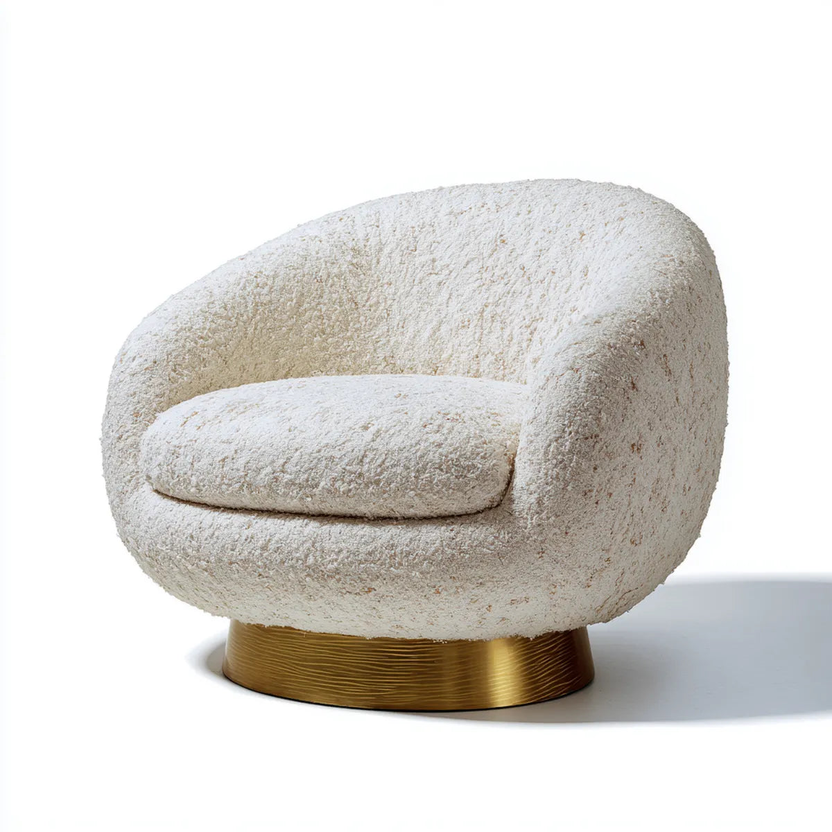 Poltrona lounge crema con base oro in acciaio rivestita in boucl¨¦ di poliestere forma arrotondata 82 x 78 x 75 cm